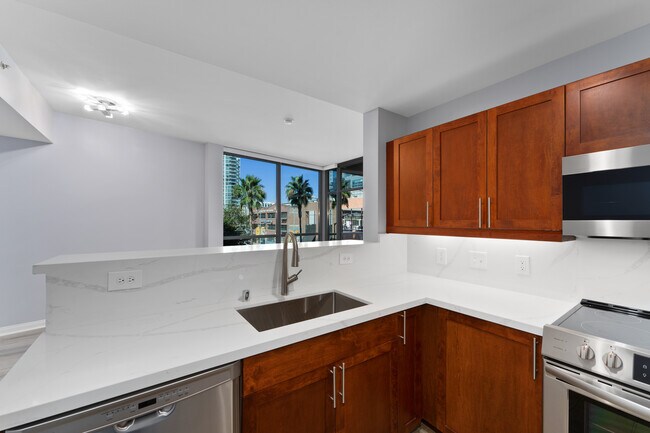 Building Photo - 253 Tenth Ave