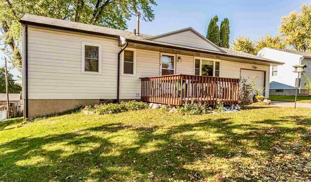Building Photo - Cozy 3 Bedroom on East Side of Sioux Falls