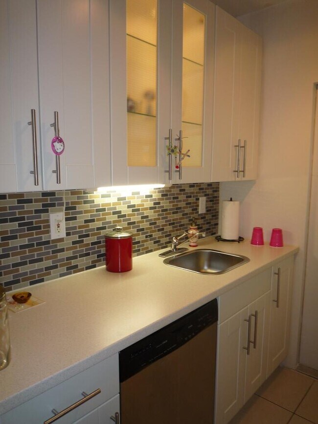 Foto del edificio - 817 NE 16th Terrace