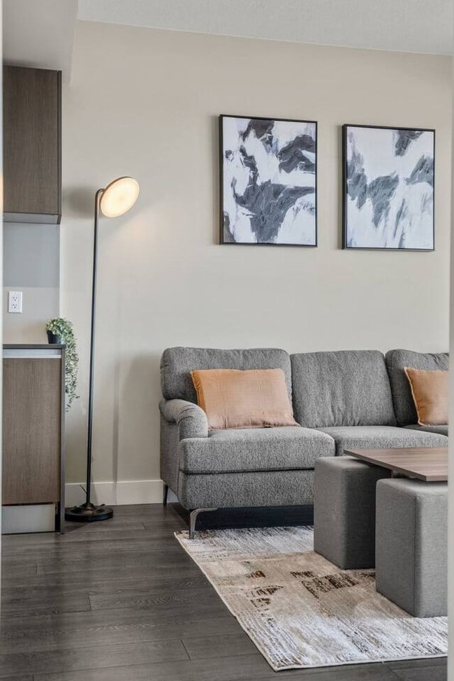 Building Photo - 1188-1183 3 St SE