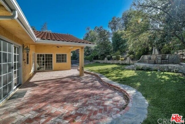 Building Photo - 4949 Palomar Dr