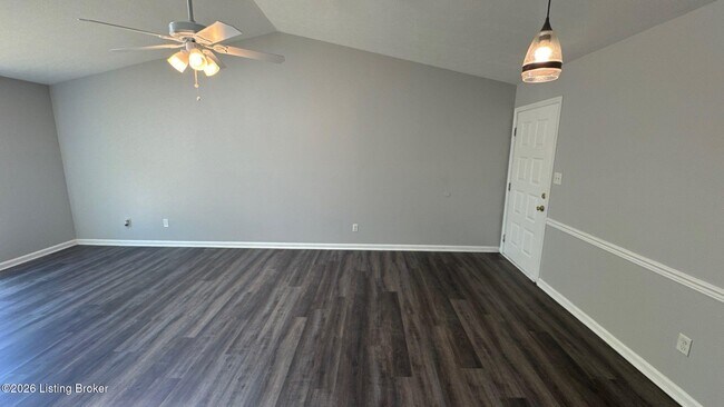 Foto del edificio - 6512 Six Mile Ln