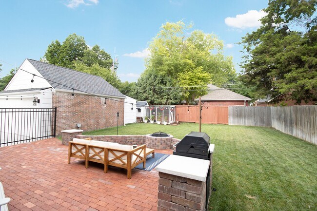 Building Photo - 337 S Terrace Dr