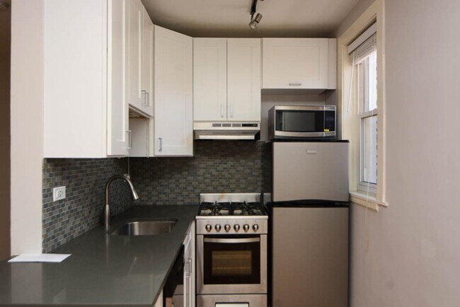 Foto del edificio - 511 W Belmont Ave