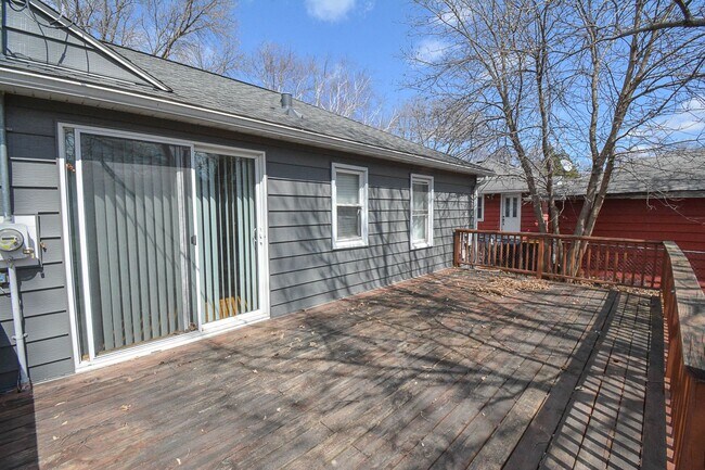 Foto del edificio - Charming SW Rochester home with fenced yard!