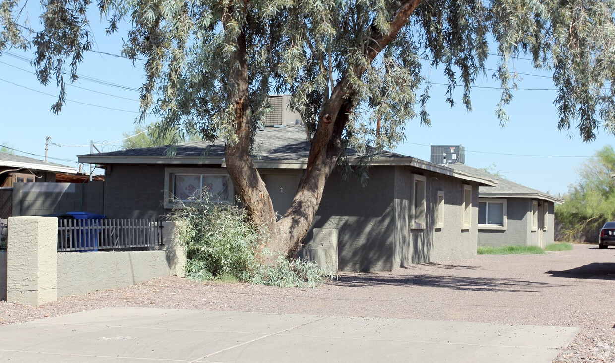 Building Photo - 726 E Mobile Ln