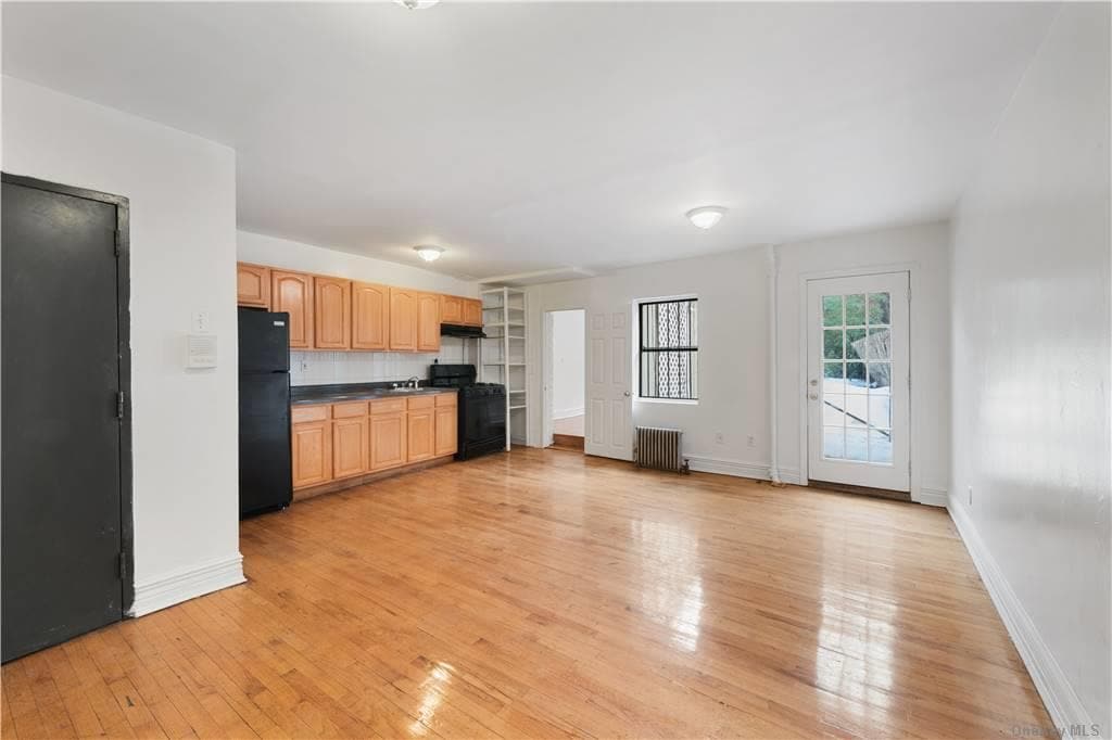 Primary Photo - 280 Putnam Ave