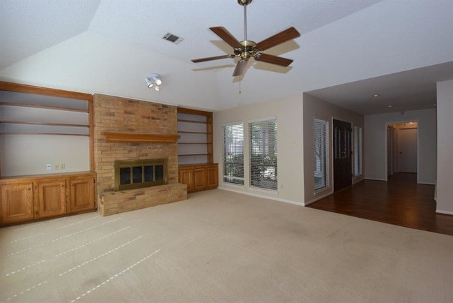 Building Photo - 2119 Willow Lake