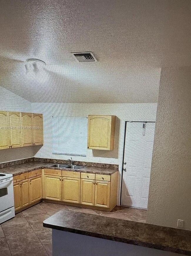 Building Photo - 6575 SW 49th Ct