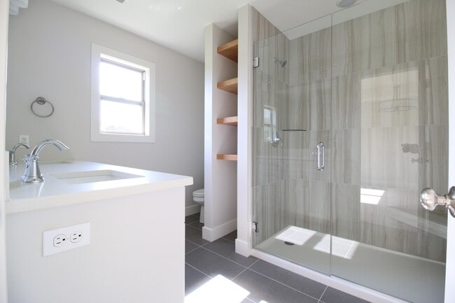 Building Photo - 5300 Harbor Town Dr