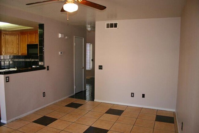 Building Photo - 12528 Santa Fe Trl