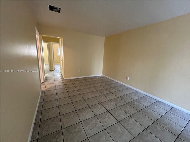 Foto del edificio - 5600 NW 15th St