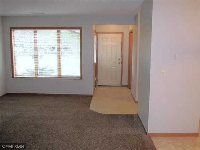 Foto del edificio - 626 W 8th St