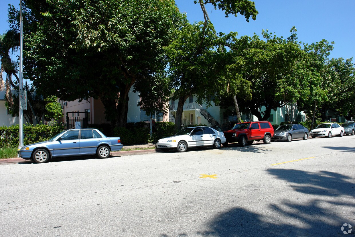 Building Photo - 628 Jefferson Ave