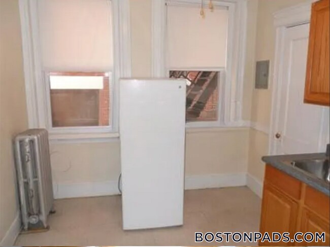 Building Photo - 107 Gordon St