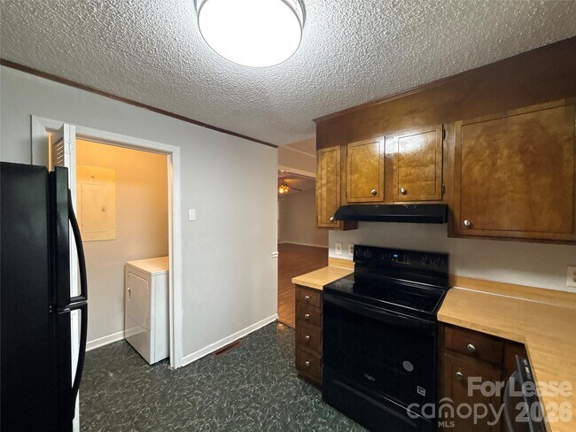 Building Photo - 7905 Haverstraw Ct