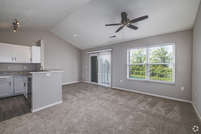 1BR, 1BA - 732SF - Living Room - The Arbors of Yankee Vineyards