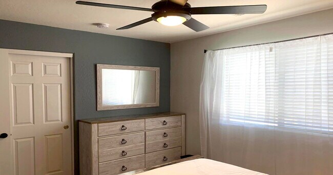 Foto del edificio - 15046 W Sells Dr