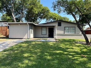 Building Photo - 707 E Ridgewood Dr