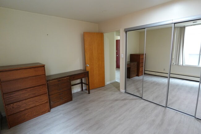 Building Photo - 832 Packard St