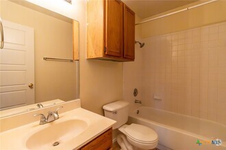 Building Photo - 1601 Benttree Dr