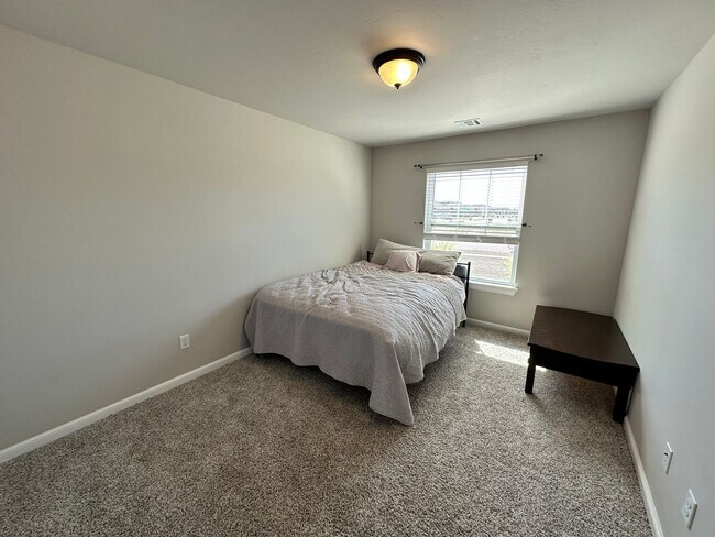 Foto del edificio - Cute 3 bed 2 bath + office in NW OKC