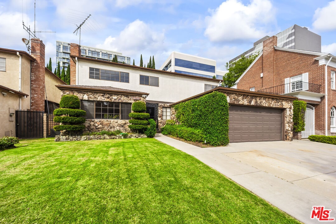 Foto principal - 6237 Warner Dr