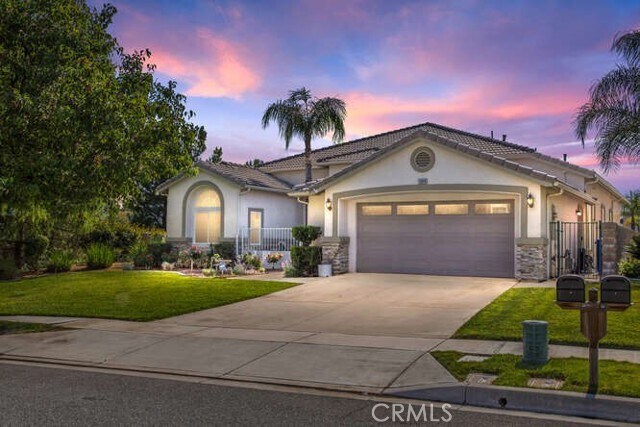 Foto principal - 13646 Canyon Crest Rd