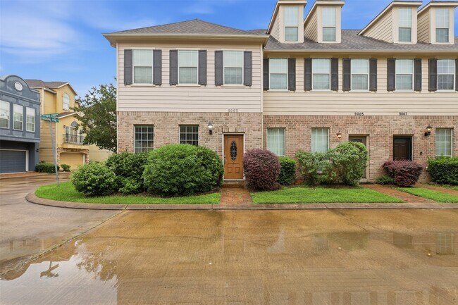 Building Photo - 9003 Bayview Cove Dr