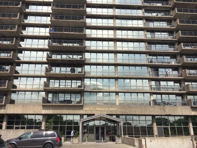 Foto del edificio - 600 Admiral Blvd