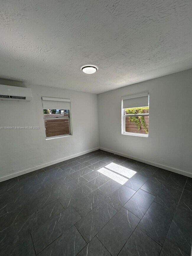Foto del edificio - 1810 NW 34th St