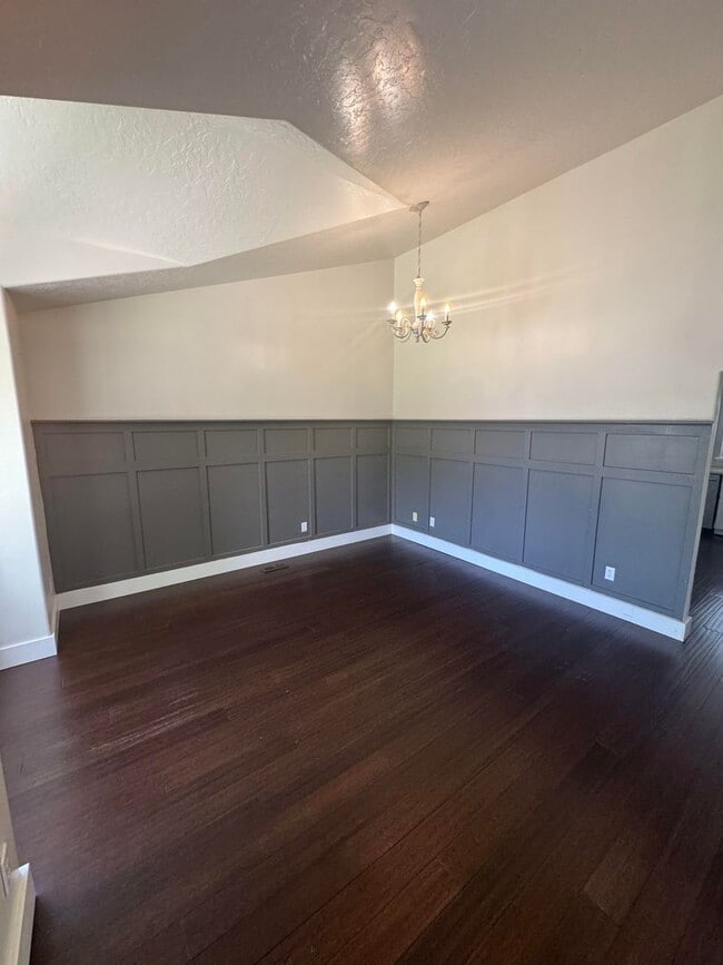 Building Photo - Beautiful 6 bed home!