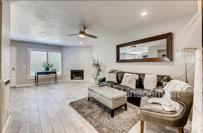 Foto del edificio - 671 Ascot Dr