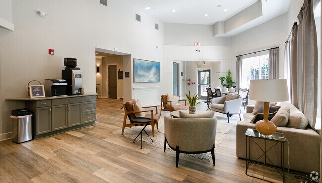 Salón social - Uptown Village Apartments