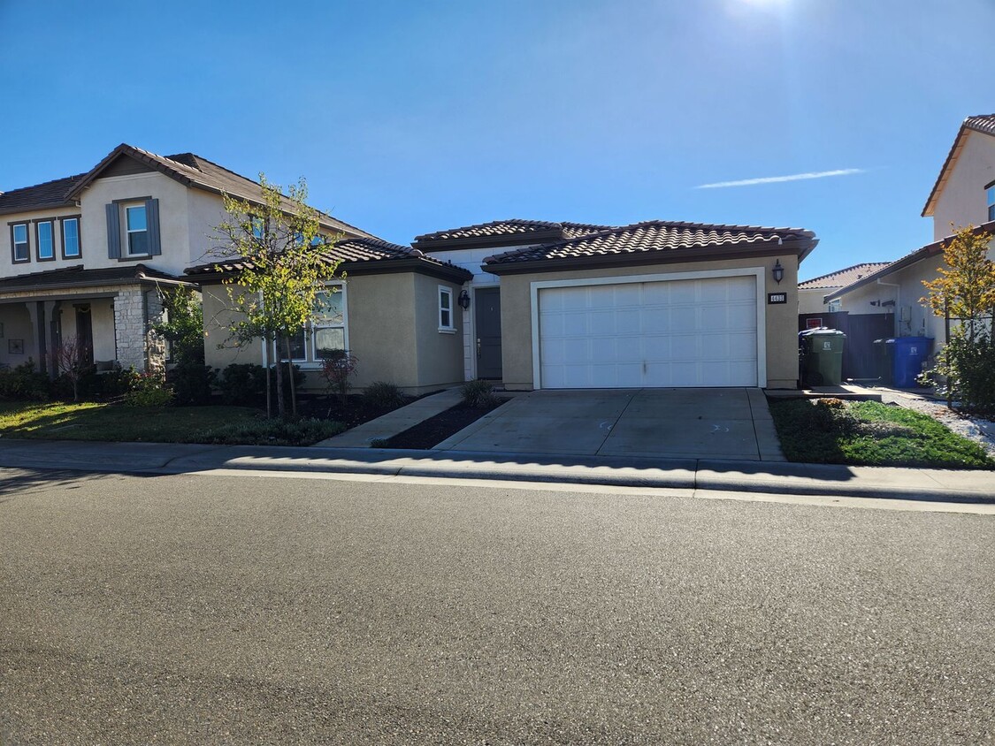 Foto principal - Folsom Ranch Community - 3 Bedroom, 2.5 Bath