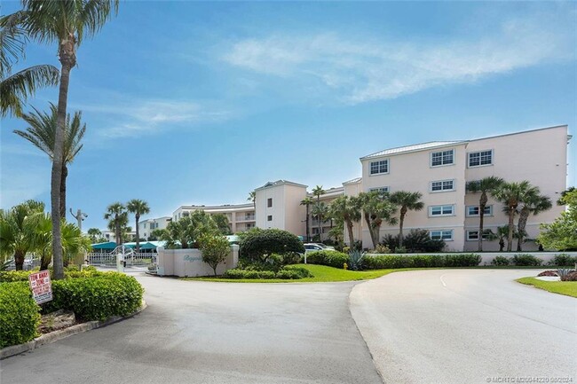 Foto del edificio - 5700 NE Island Cove Way