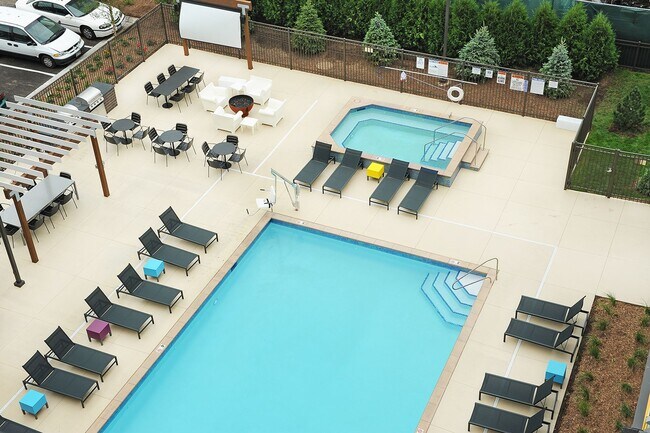 Foto del edificio - Spectrum Apartments & Townhomes