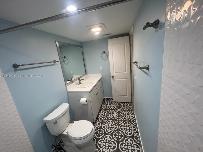 Foto del edificio - 1725 W 60th St