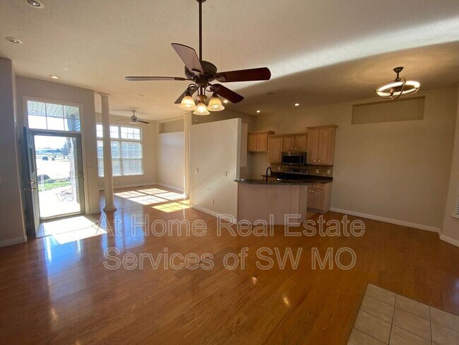 Foto del edificio - 1333 W Stone House Rd