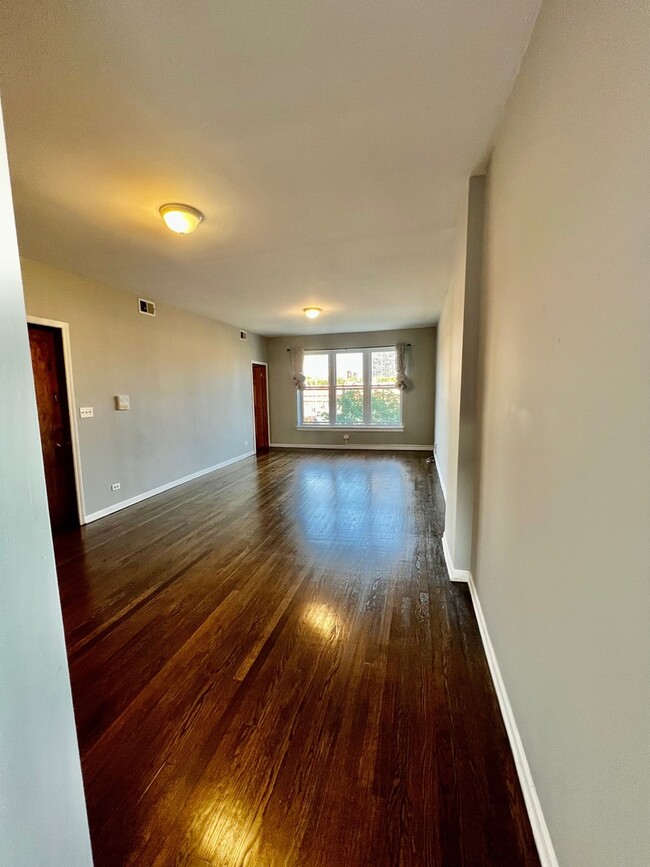Foto del edificio - 5350 N Broadway