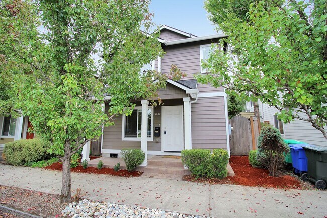 Building Photo - 2 Bed/1 Bath Sellwood-West Moreland Home