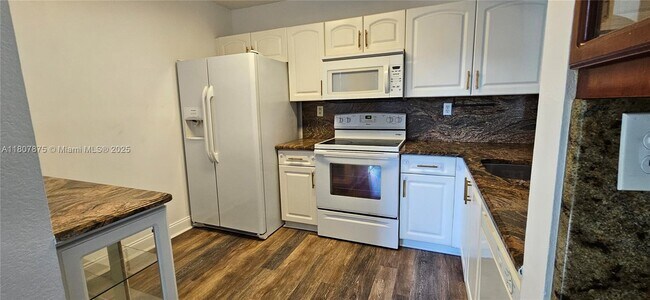 Foto del edificio - 4736 NW 114th Ave