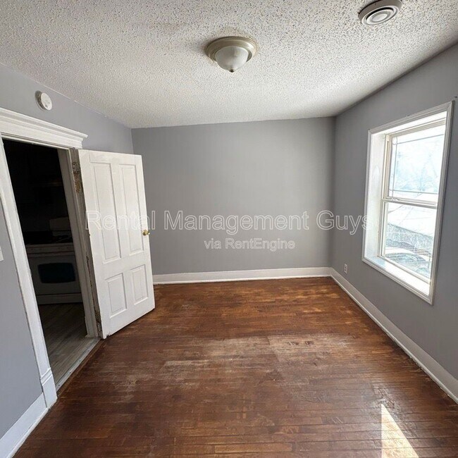 Foto del edificio - 2931 N Bryant Ave