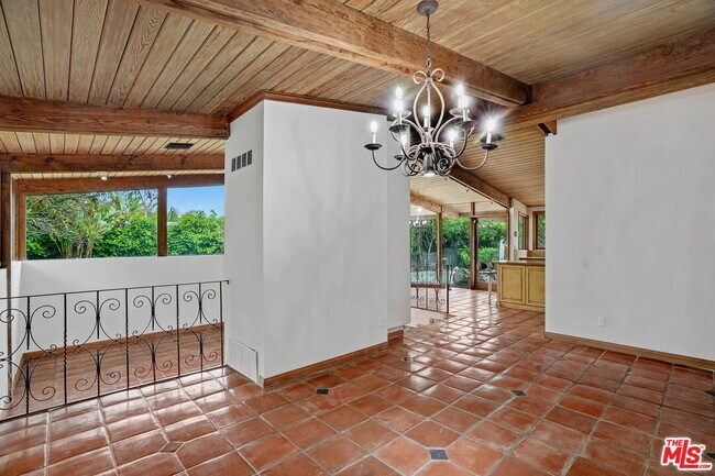 Building Photo - 800 Bramble Way