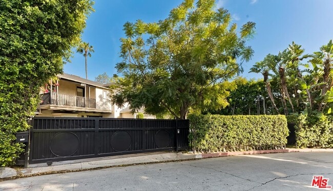 Building Photo - 1154 N Wetherly Dr