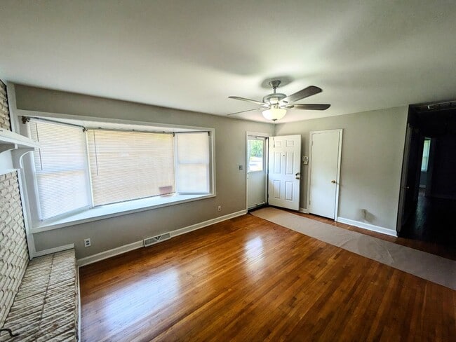 Building Photo - 3215 Barfield Dr