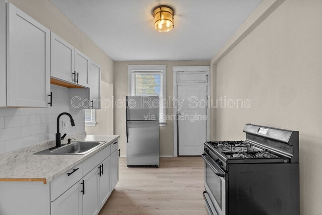 Building Photo - 4102 California Ave