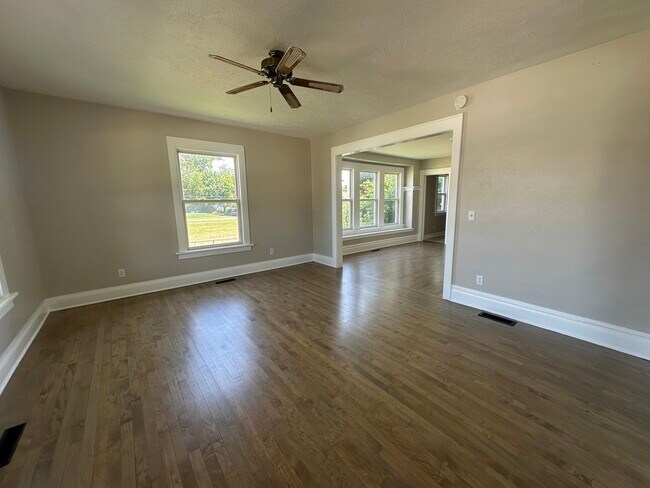 Building Photo - 1412 Elm St