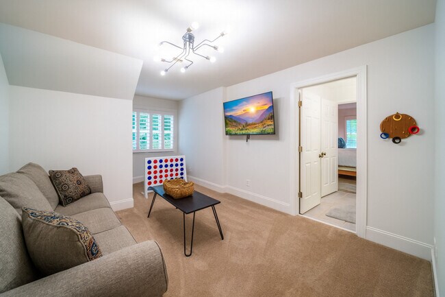 Foto del edificio - 3115 High Ridge Rd