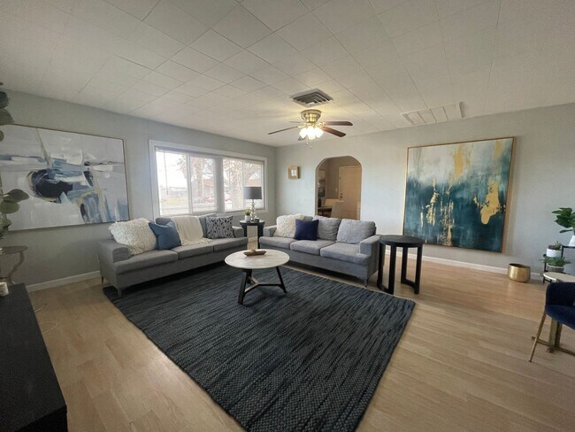 Foto del edificio - Furnished 3 bedroom